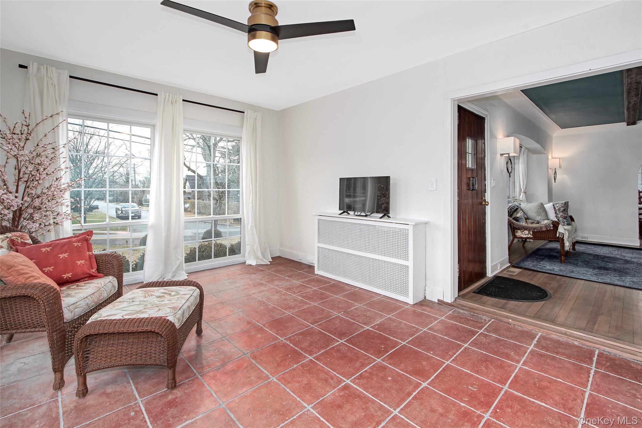 319 Oakland Beach Avenue