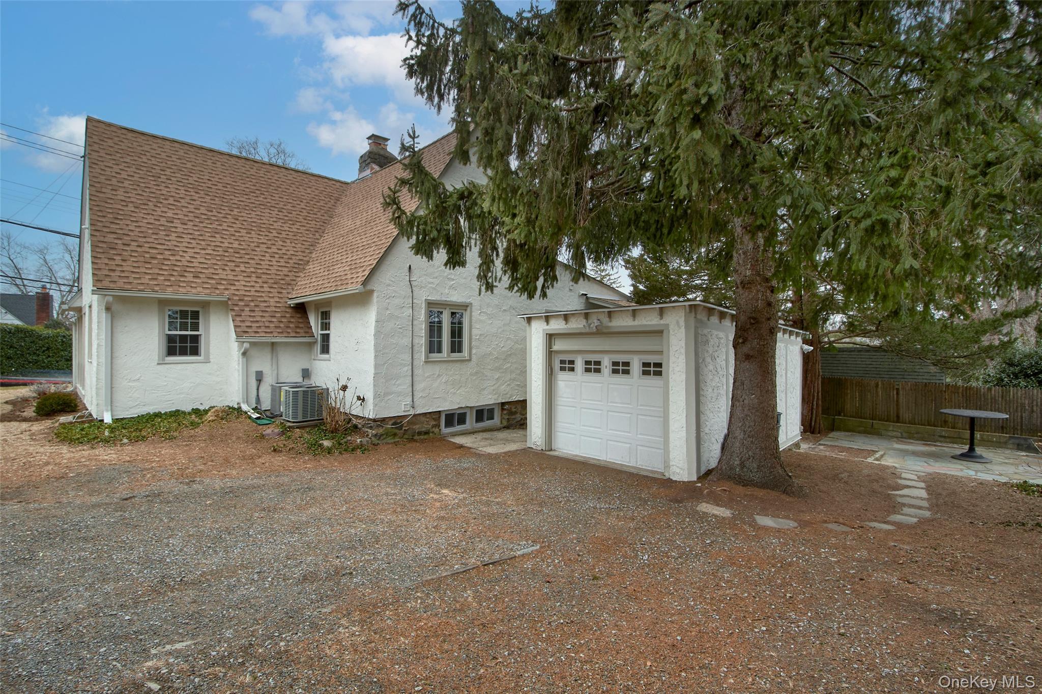 319 Oakland Beach Avenue