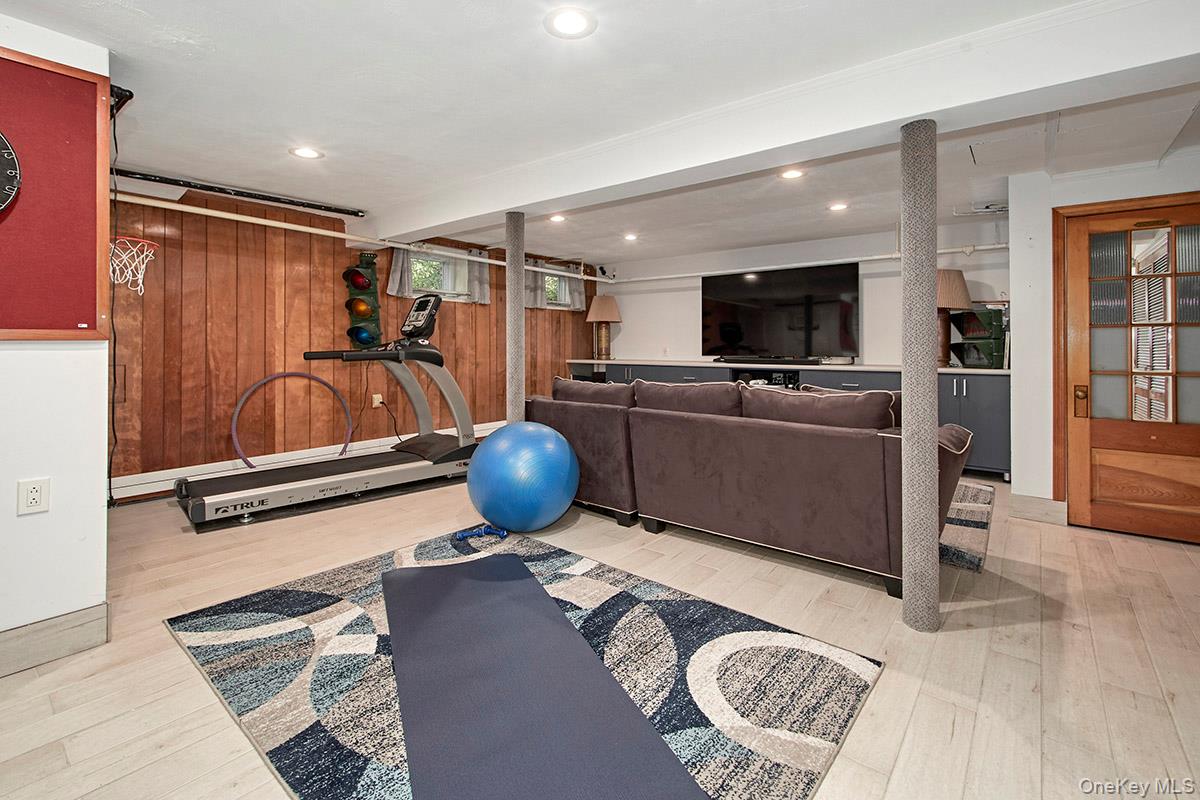 1015 Shore Acres Drive
