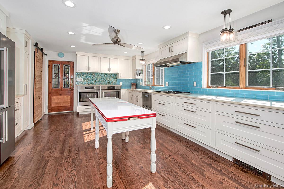 1015 Shore Acres Drive