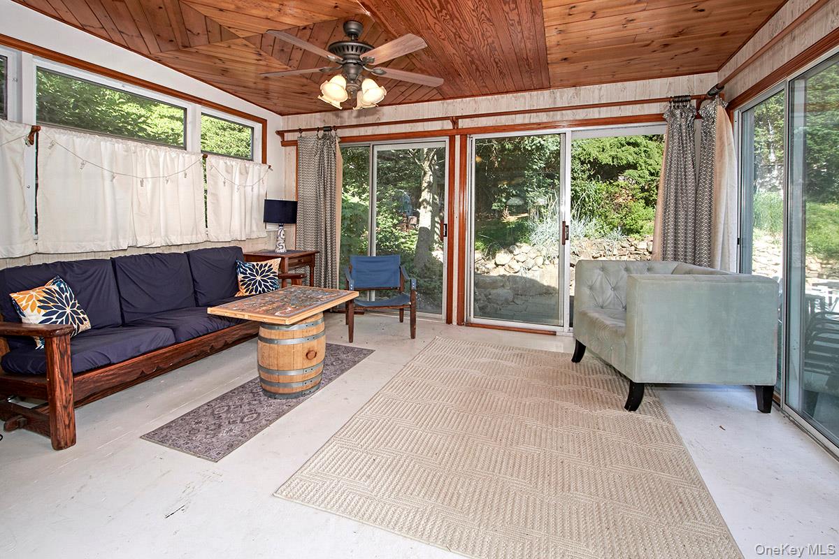 1015 Shore Acres Drive
