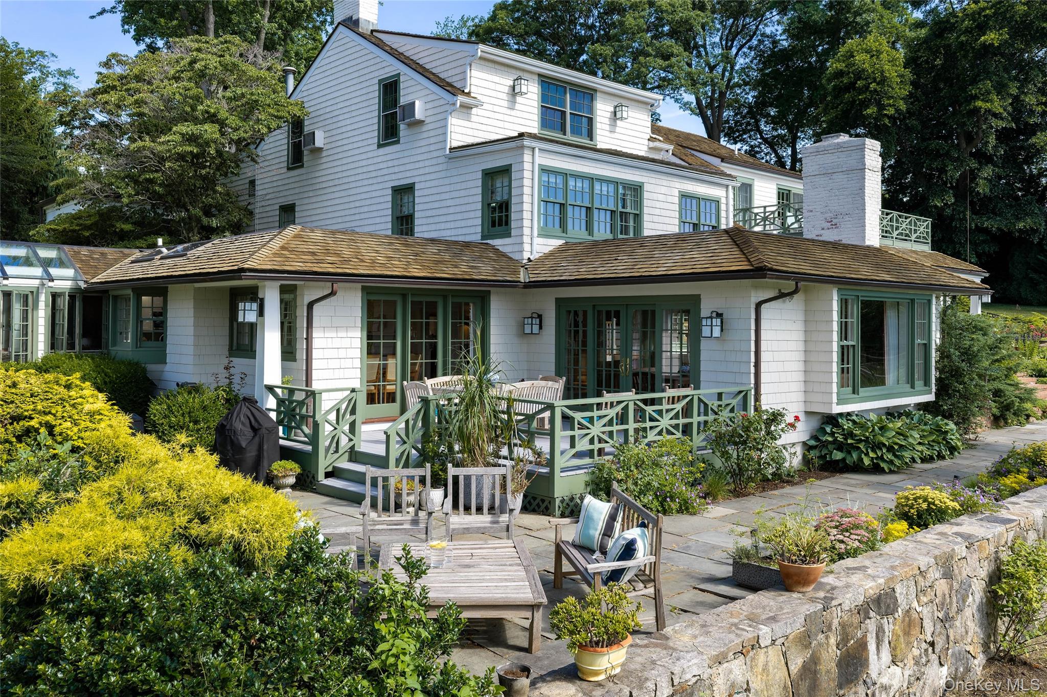 87 Hix Avenue