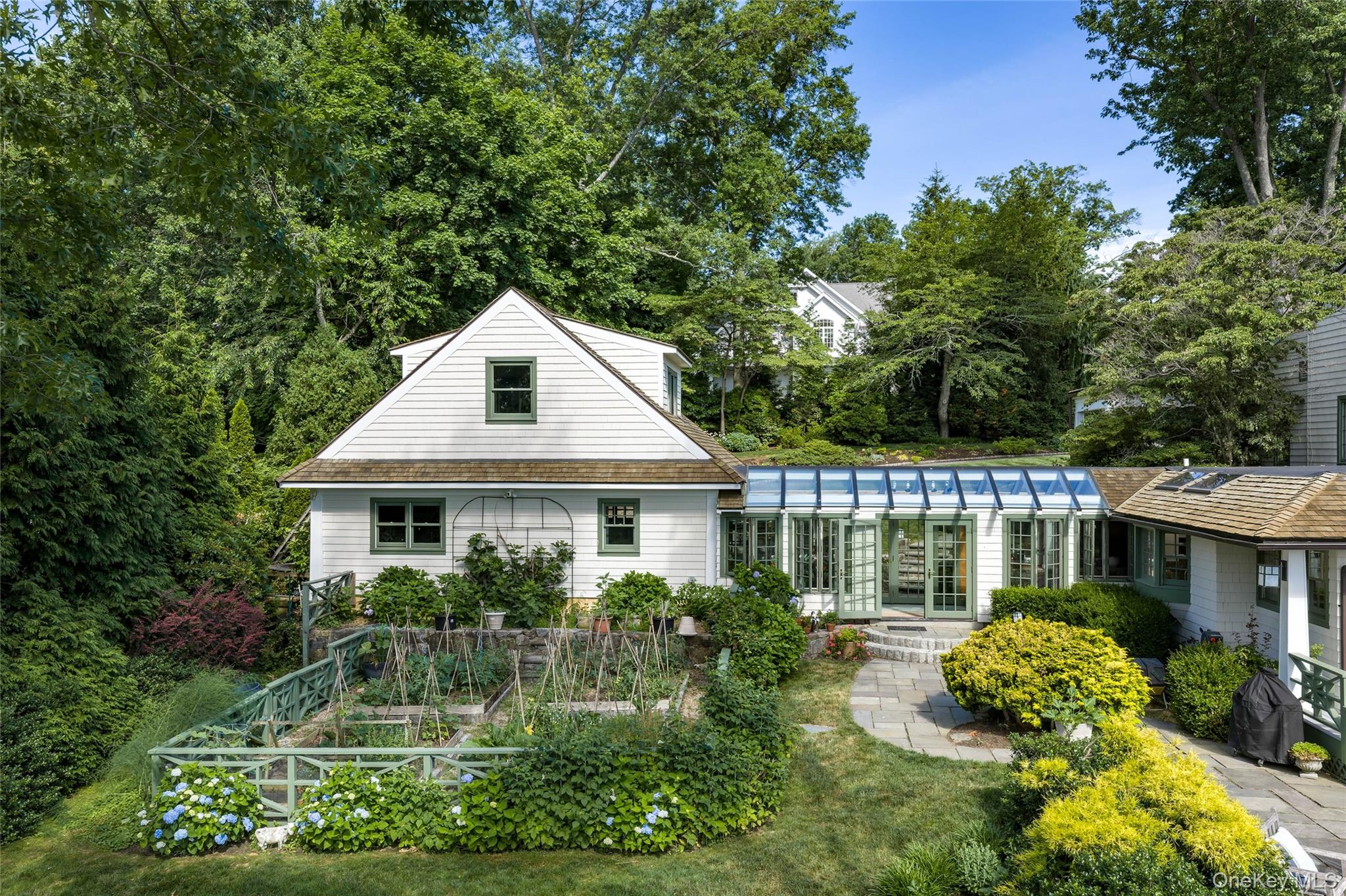 87 Hix Avenue
