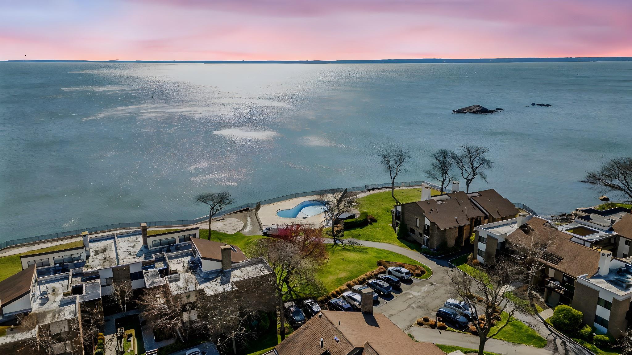 61 Waters Edge Unit: 61
