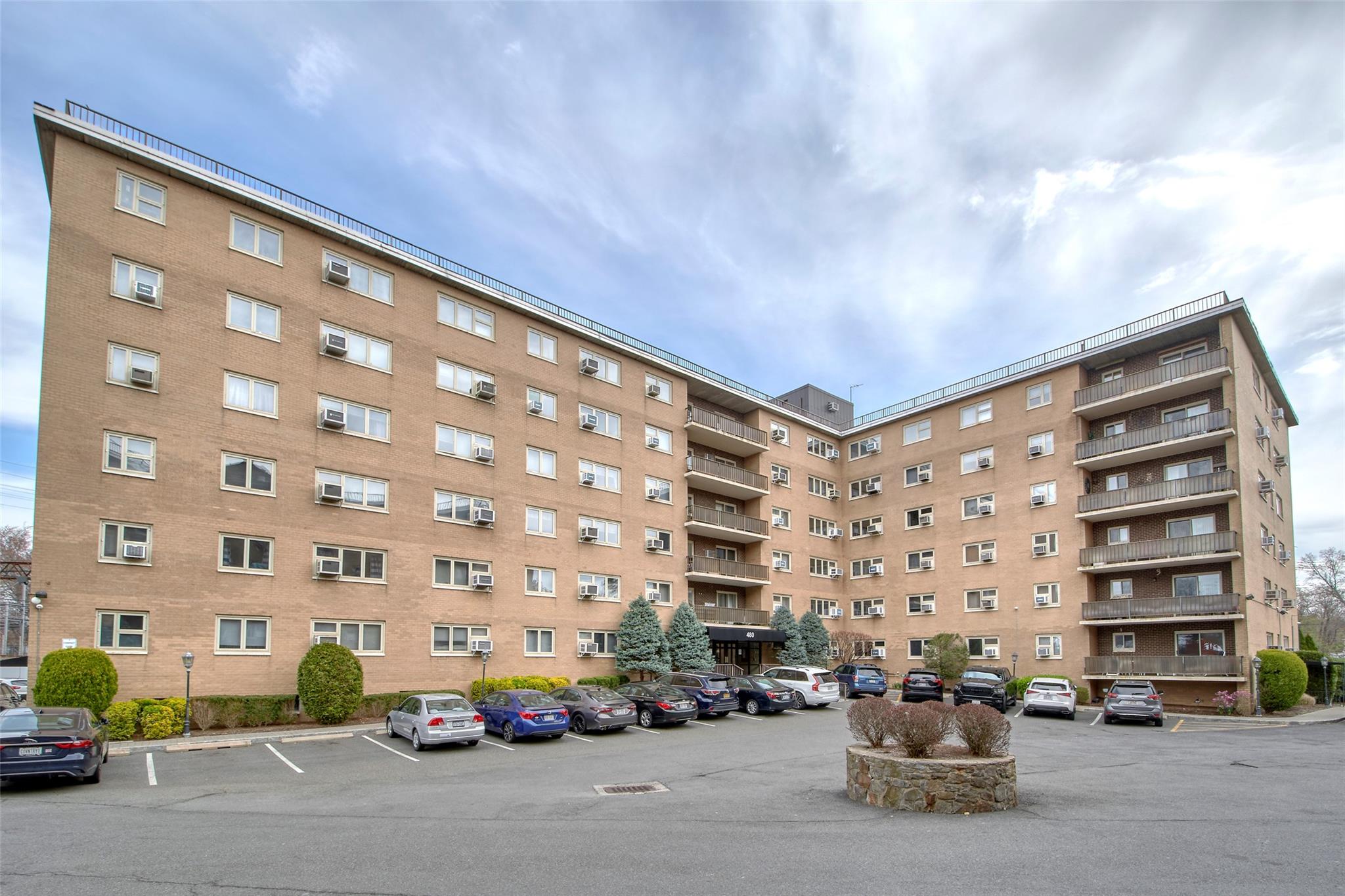 480 Halstead Avenue Unit: 6T
