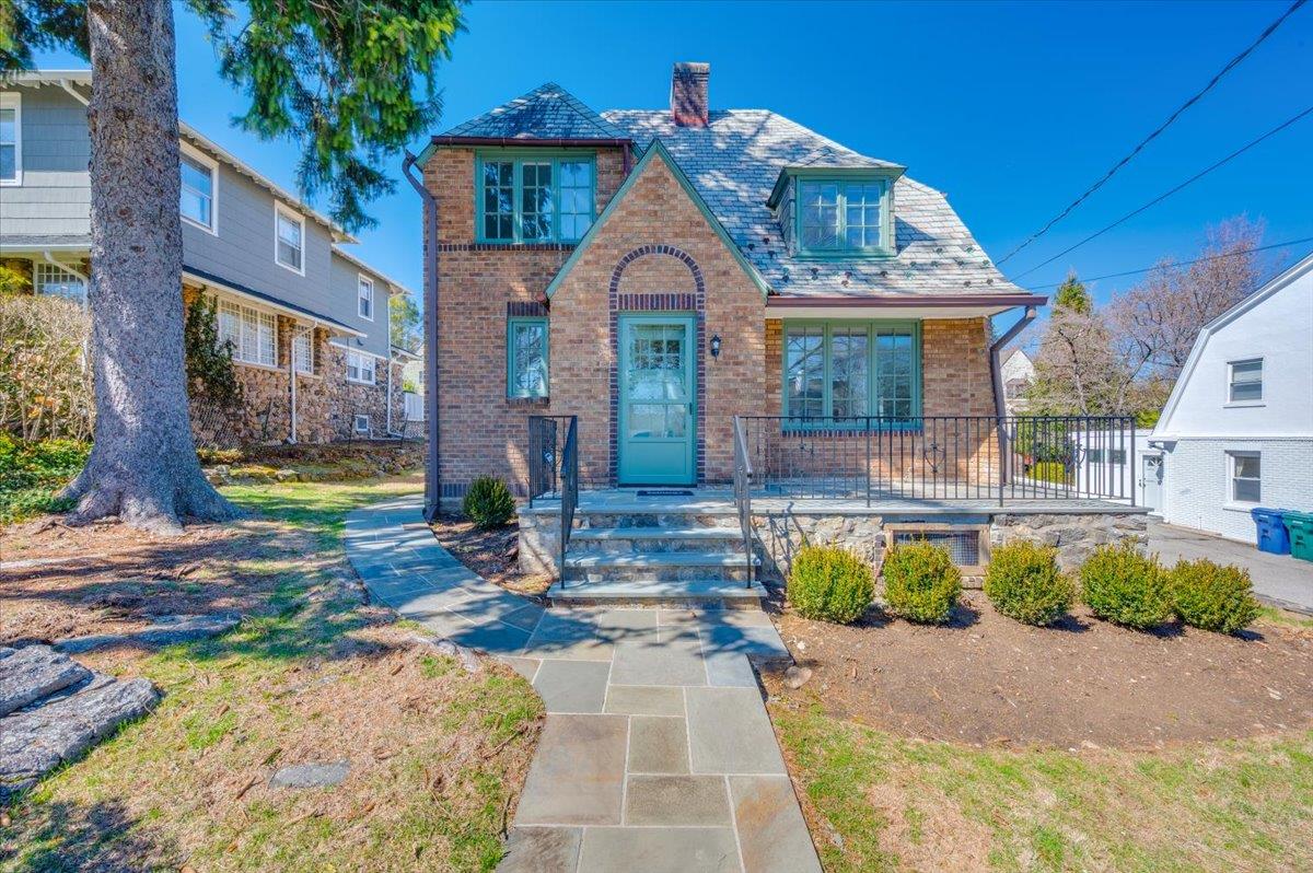 51 Cooper Lane
