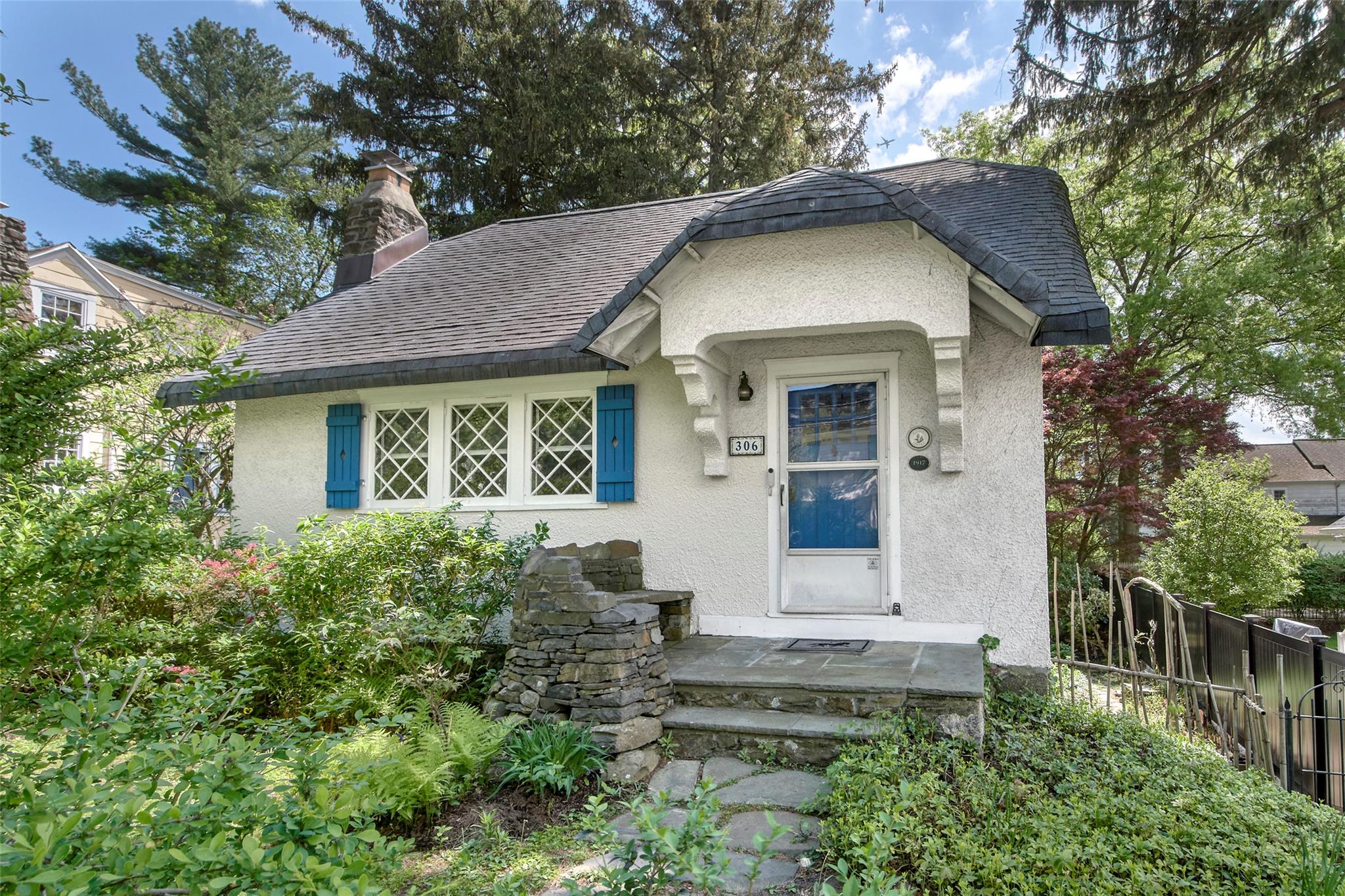 306 Oakland Beach Avenue