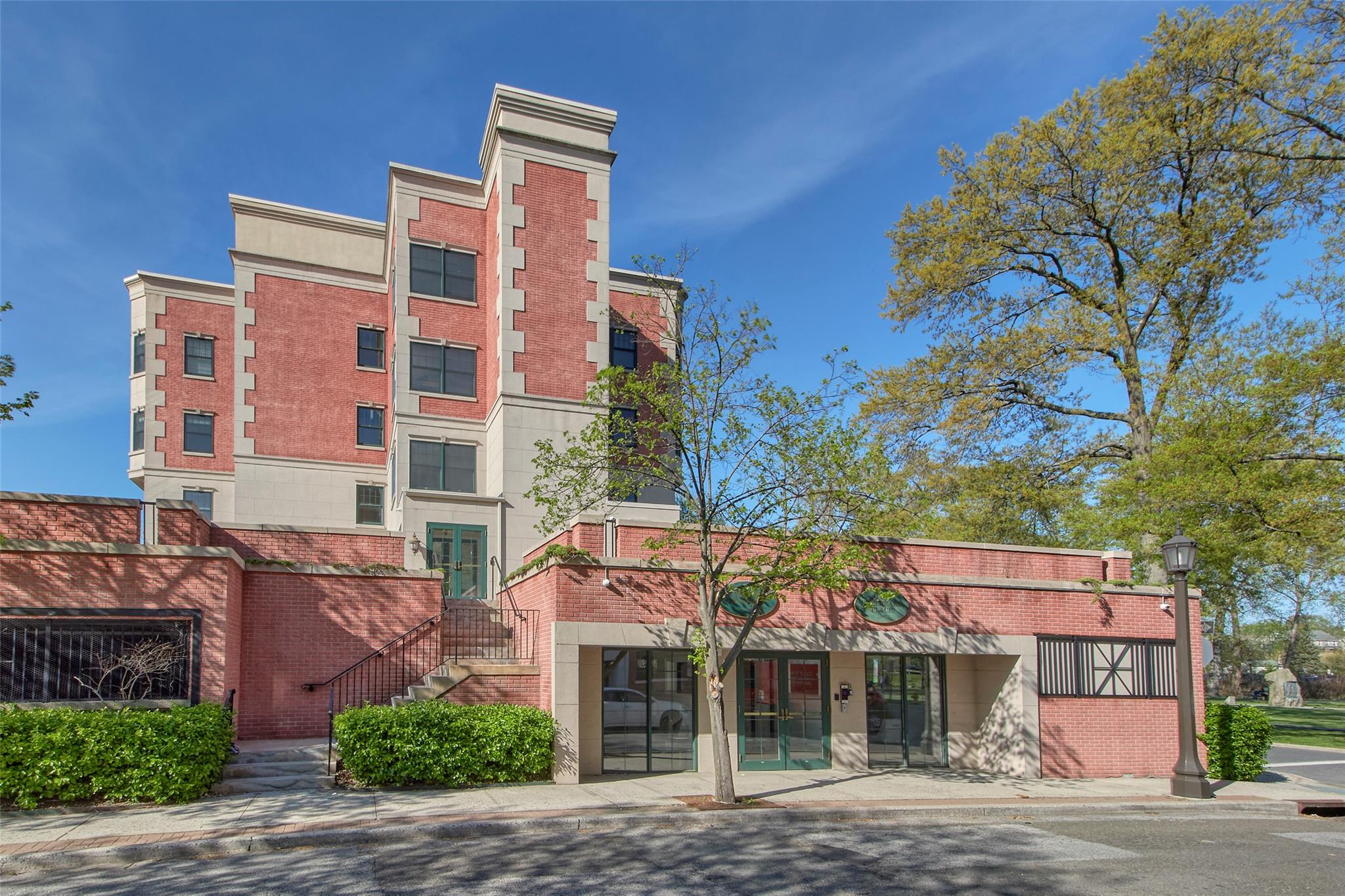 101 Sheldrake Place Unit: 17