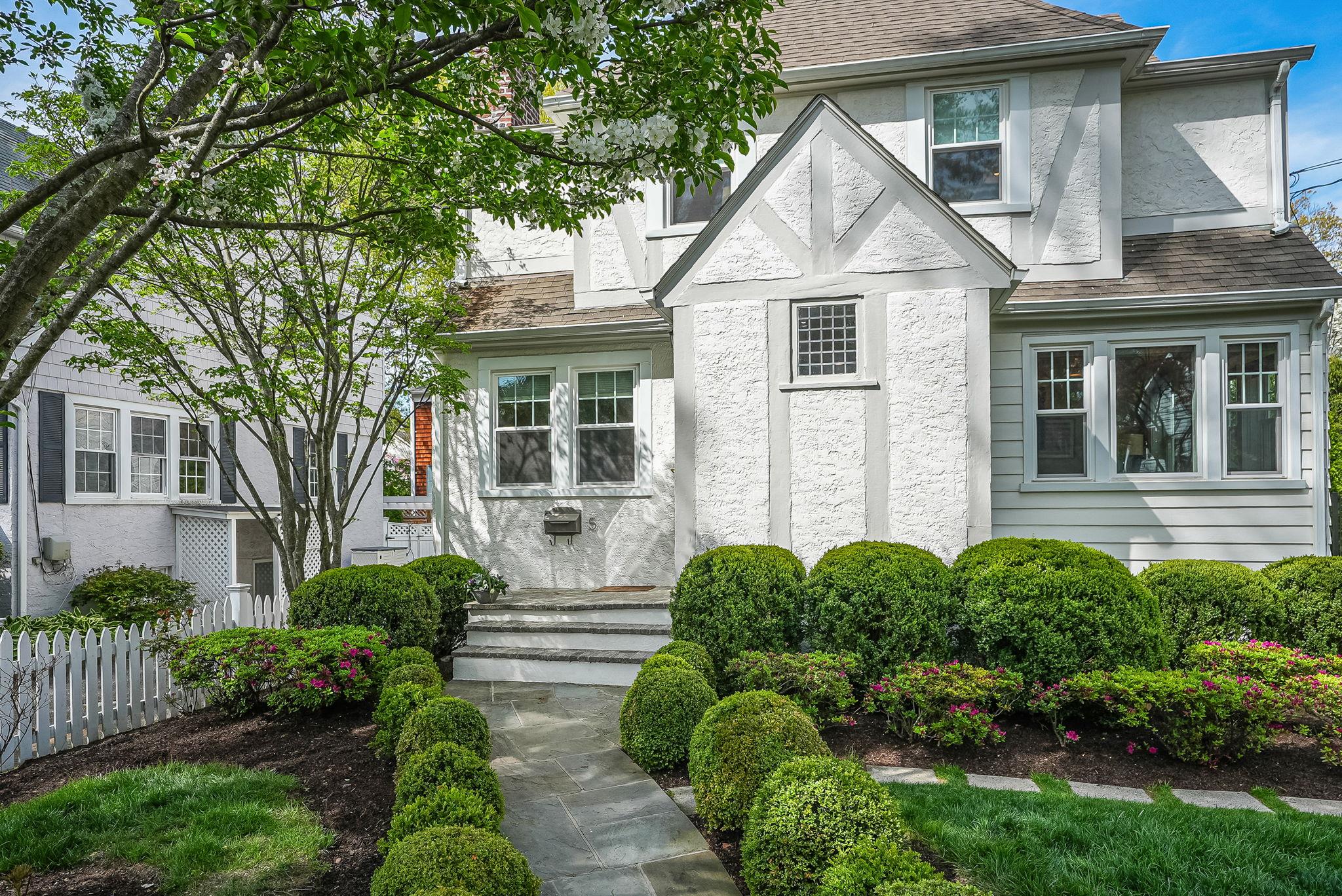5 Fernwood Avenue
