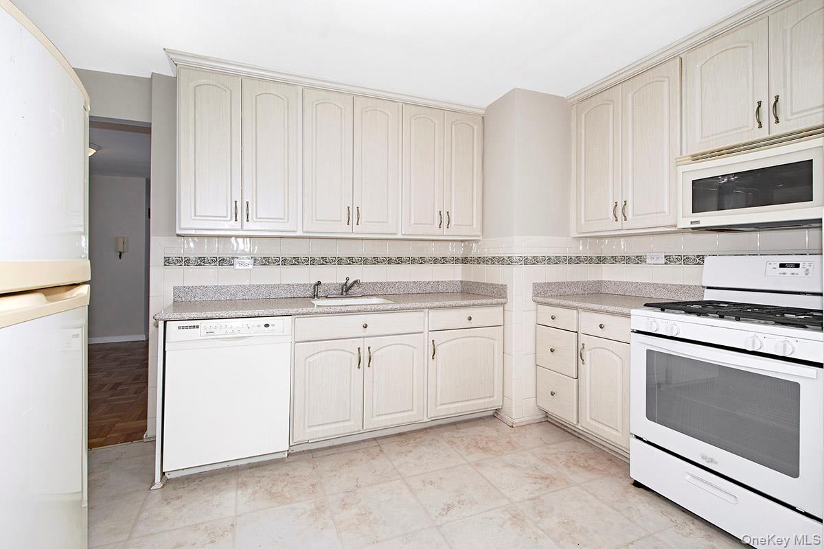 609 Kappock Street Unit: 3F