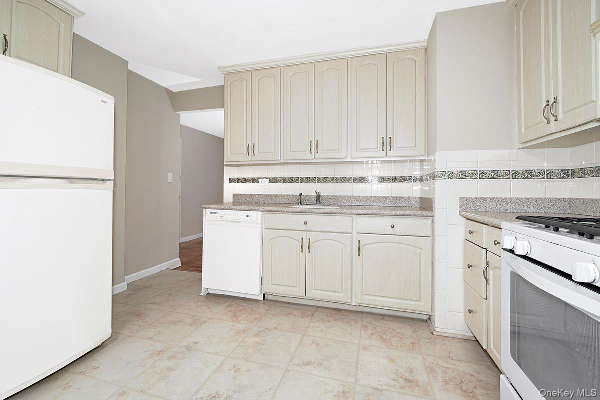 609 Kappock Street Unit: 3F