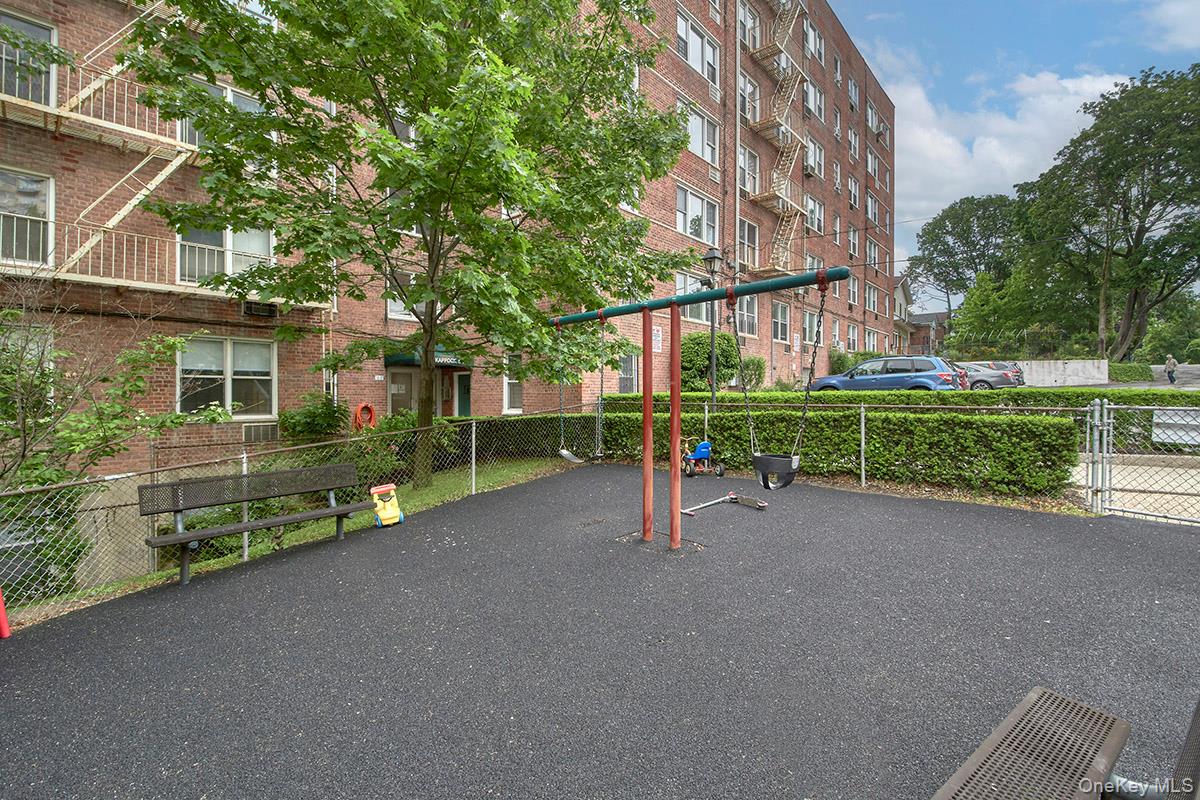 609 Kappock Street Unit: 3F