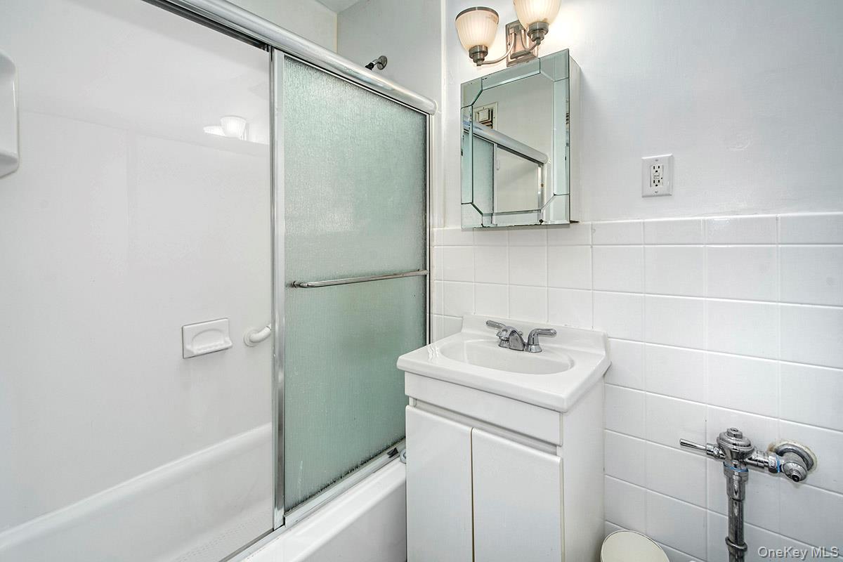 609 Kappock Street Unit: 3F