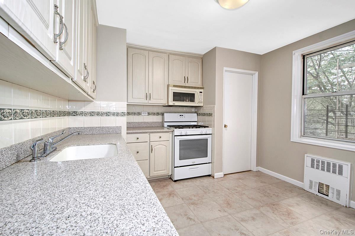 609 Kappock Street Unit: 3F