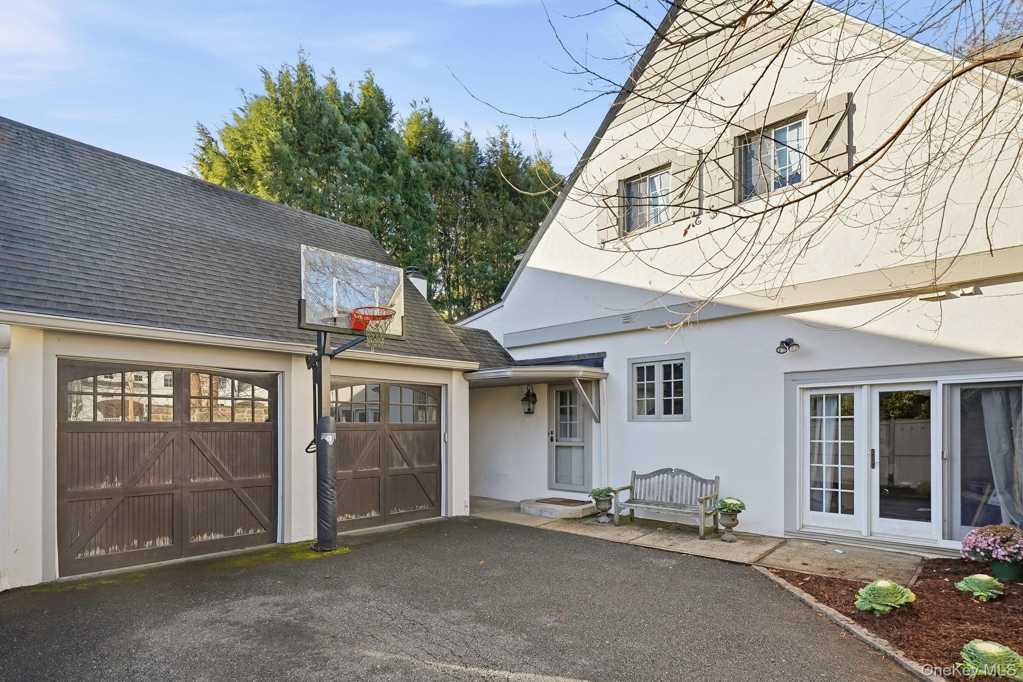 1 Oneida Street
