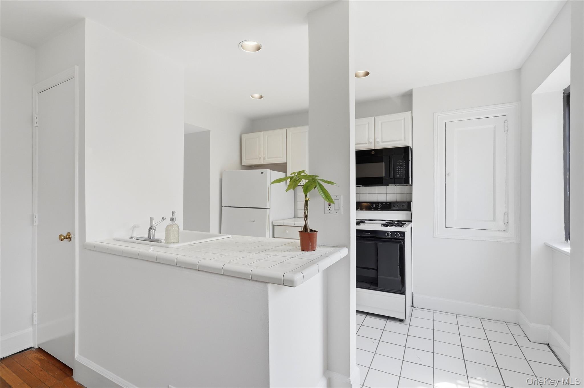 6 Davis Avenue Unit: C-22