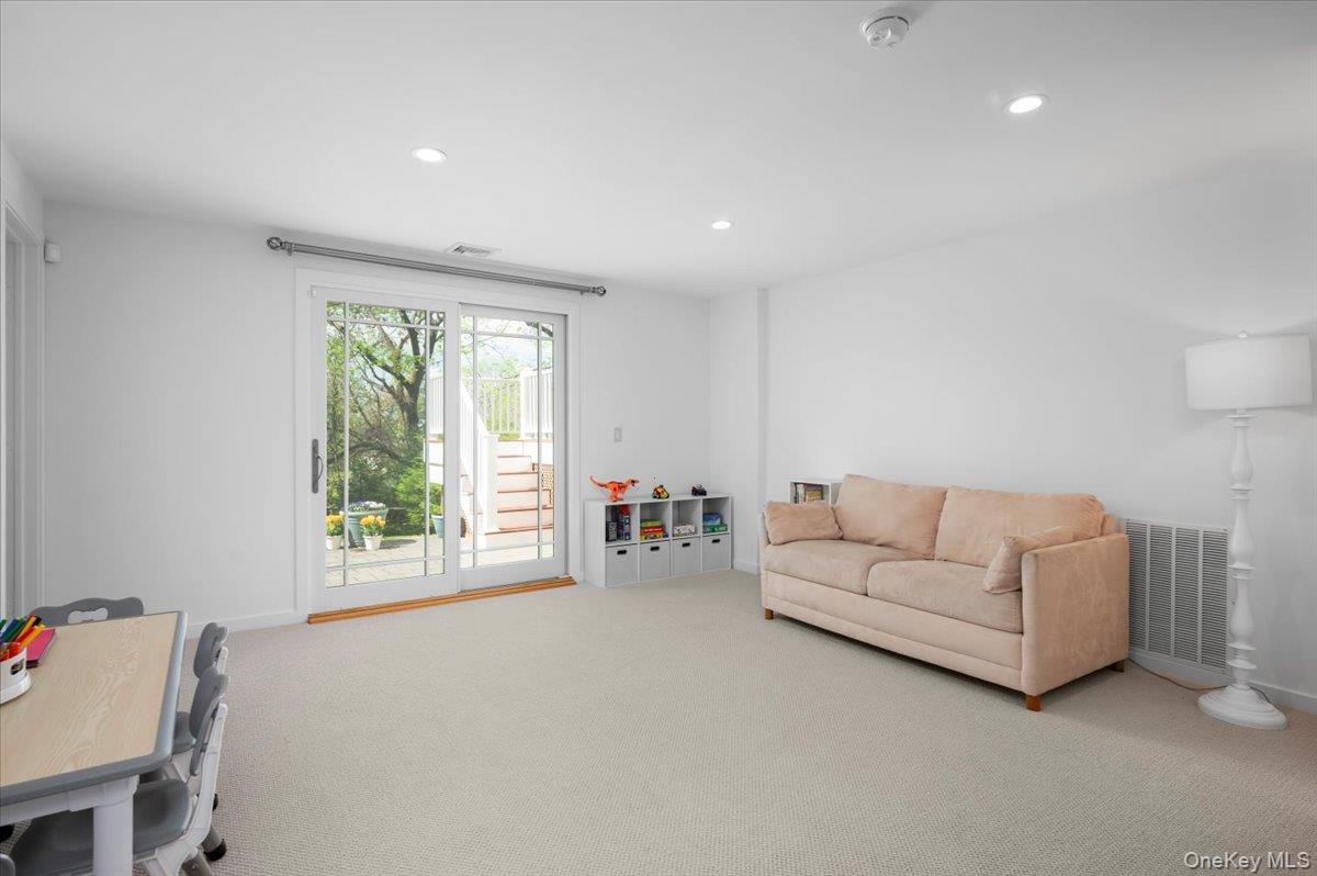 8 Fairlawn Parkway