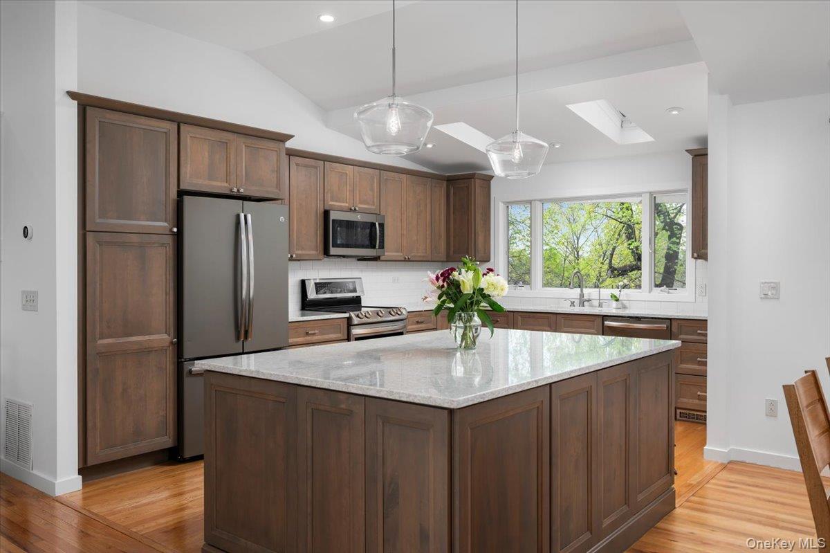 8 Fairlawn Parkway