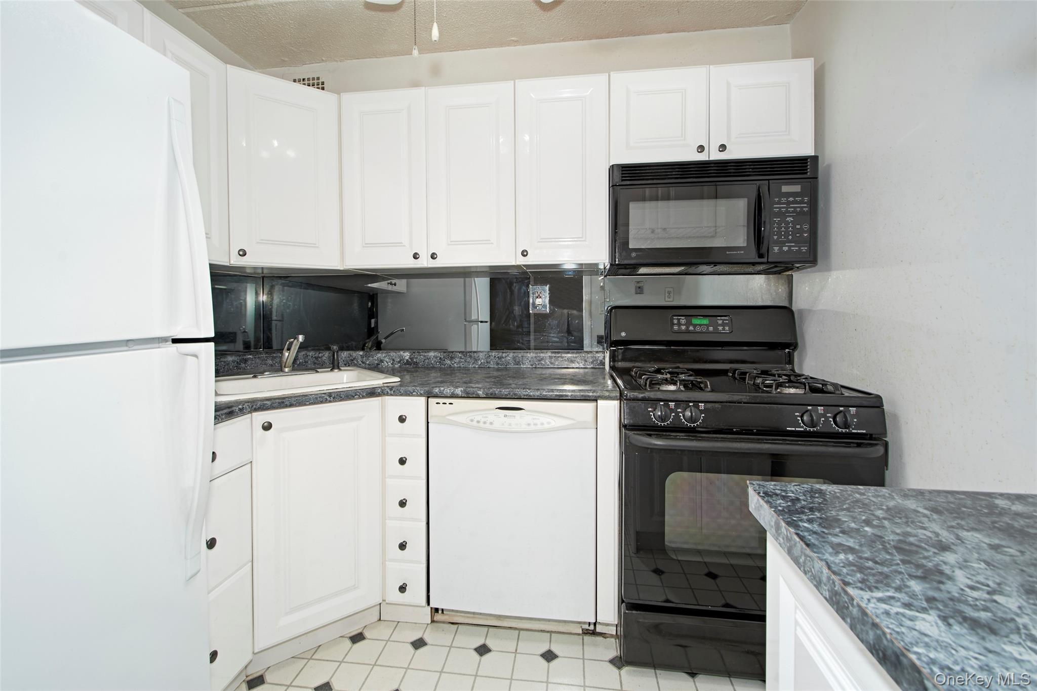 480 Halstead Avenue Unit: 4V
