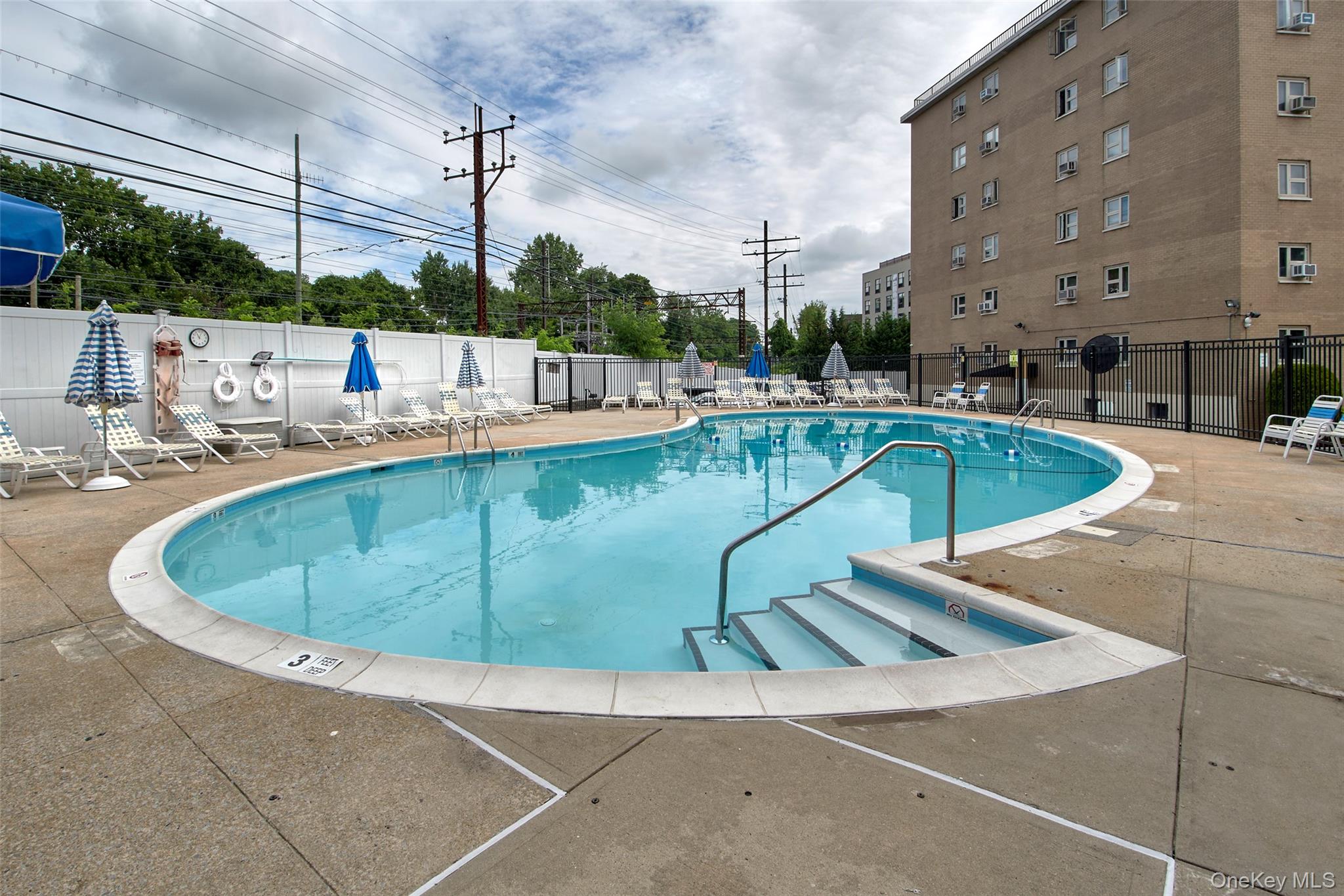 480 Halstead Avenue Unit: 4V