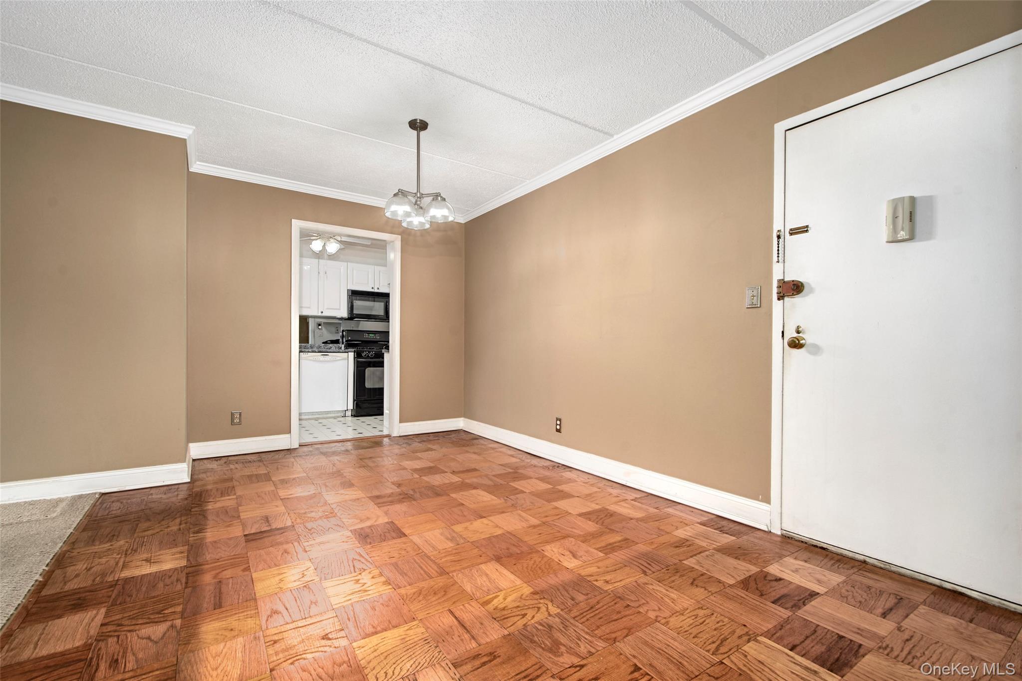 480 Halstead Avenue Unit: 4V