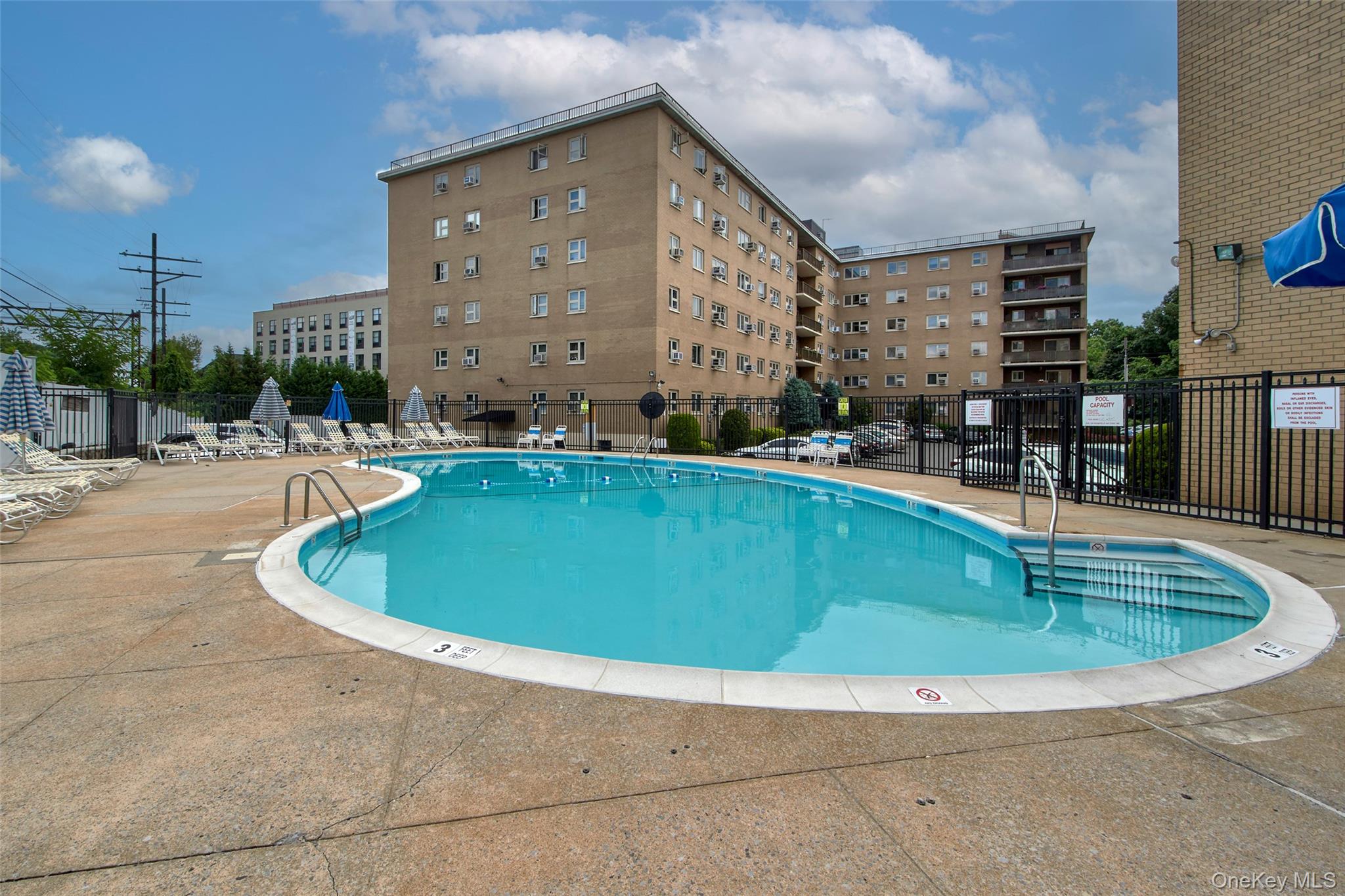 480 Halstead Avenue Unit: 4V