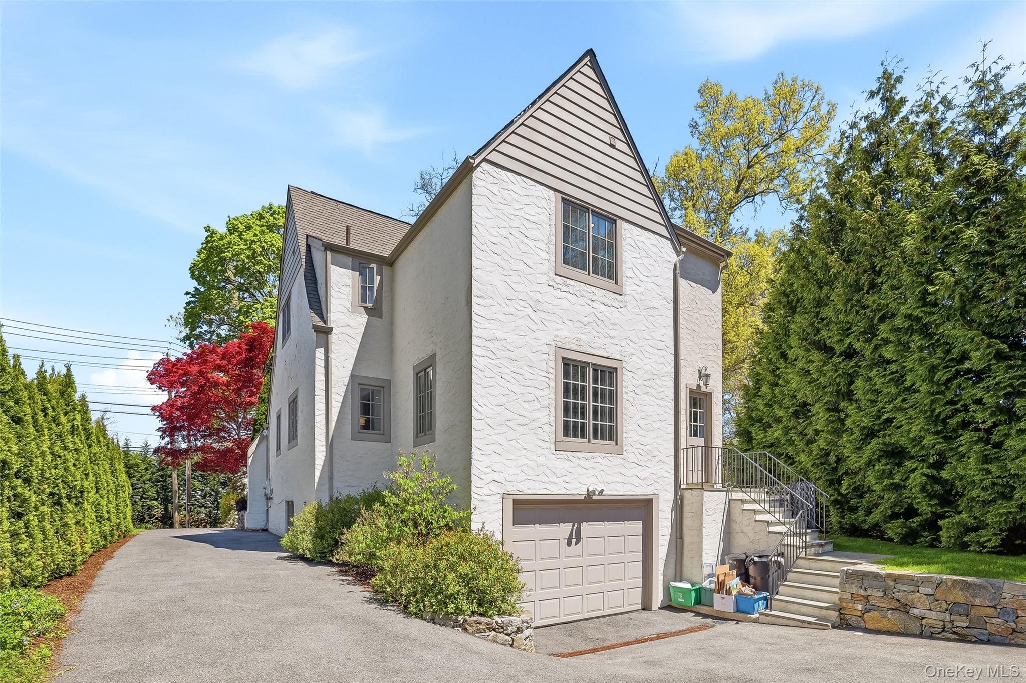 138 Oakland Beach Avenue