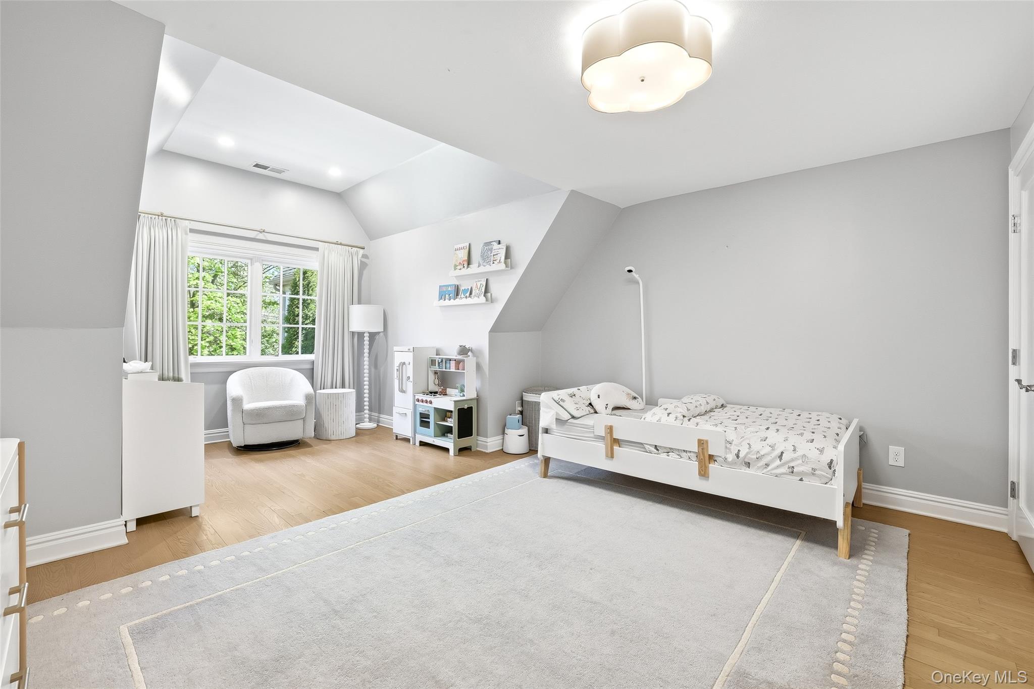 138 Oakland Beach Avenue