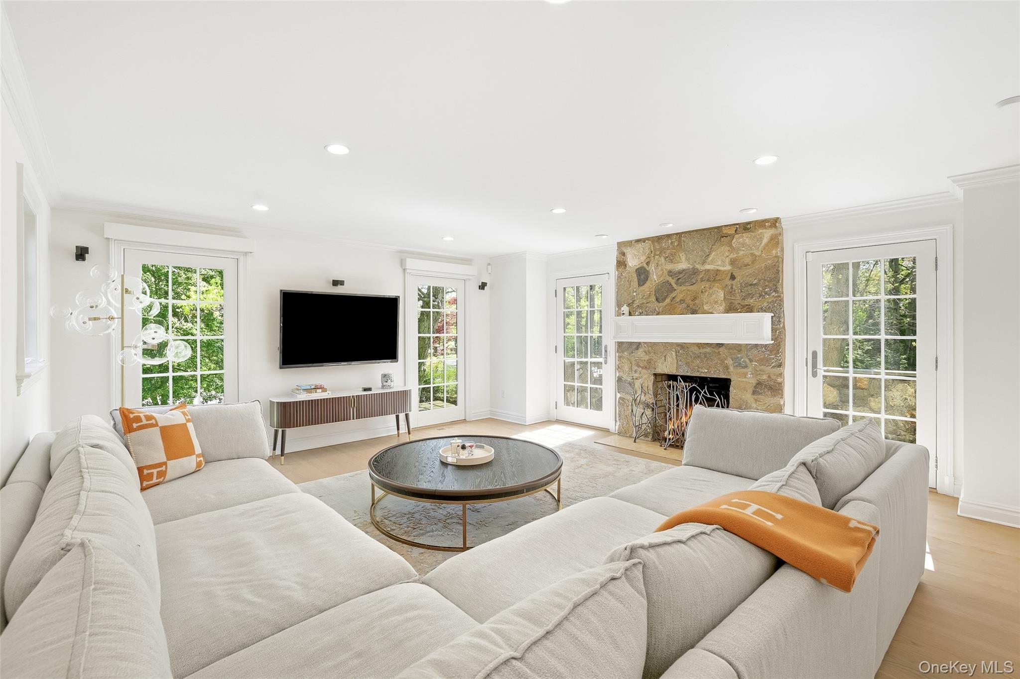 138 Oakland Beach Avenue