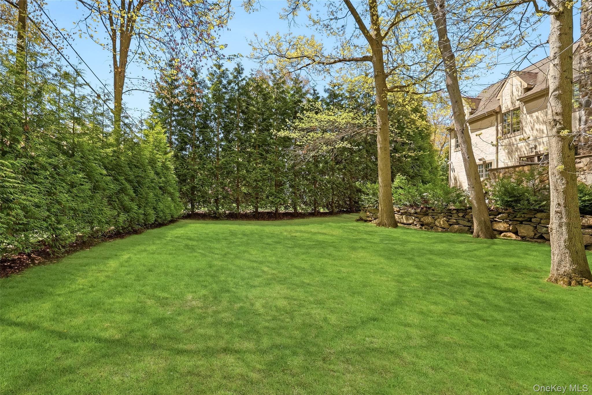 138 Oakland Beach Avenue