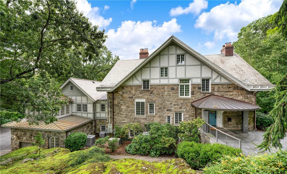 4 Holly Lane