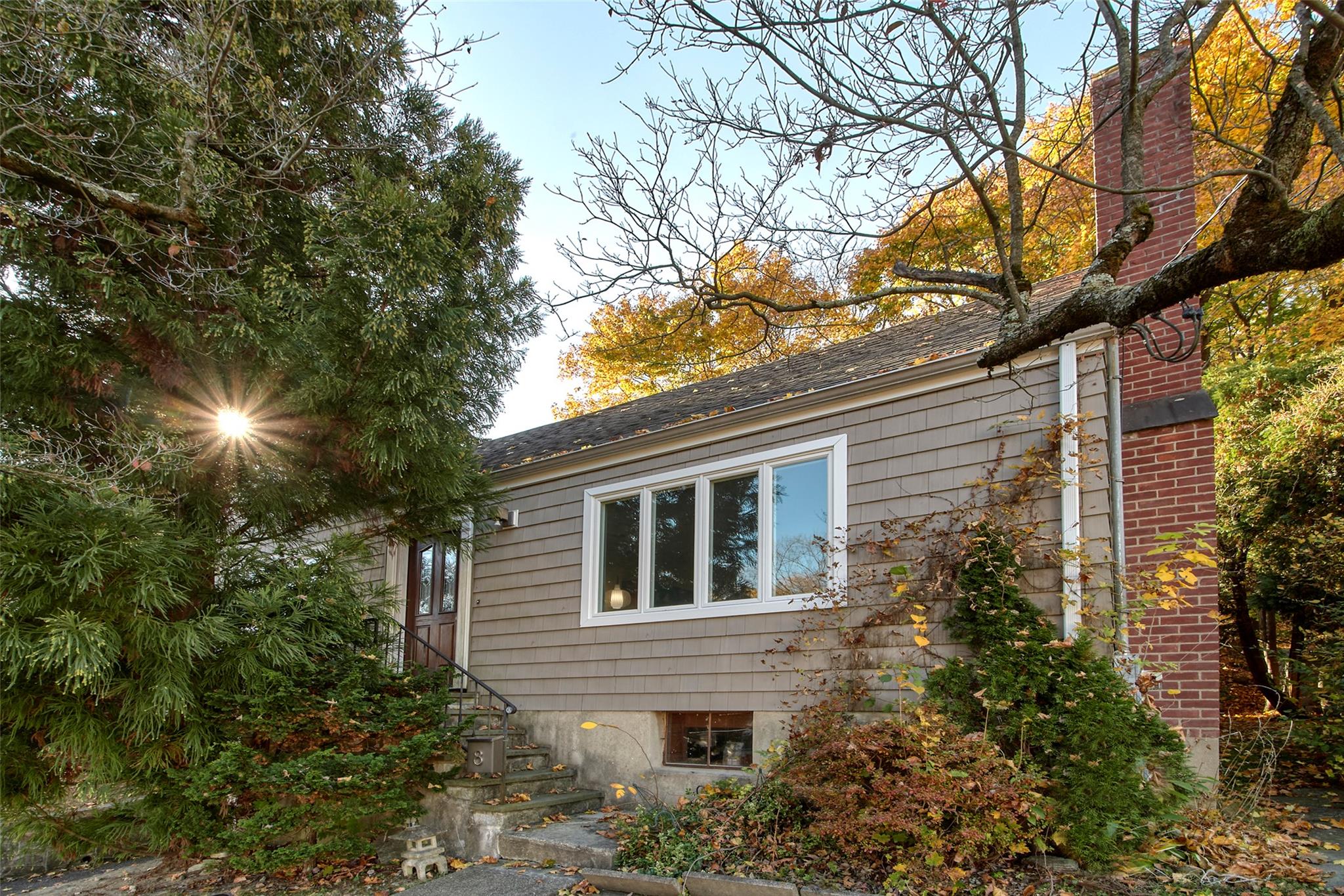 8 Knollwood Drive