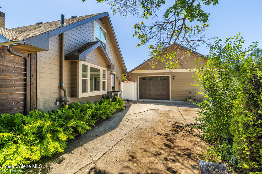 571 E CHESAPEAKE CT