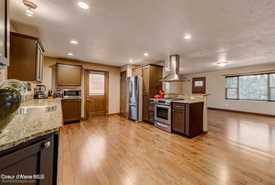 571 E CHESAPEAKE CT