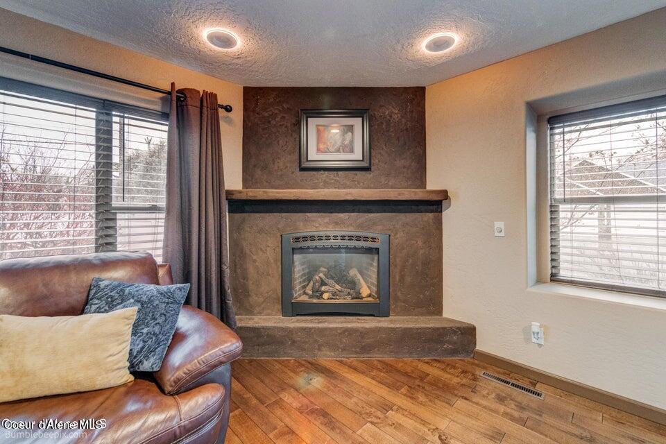 571 E CHESAPEAKE CT