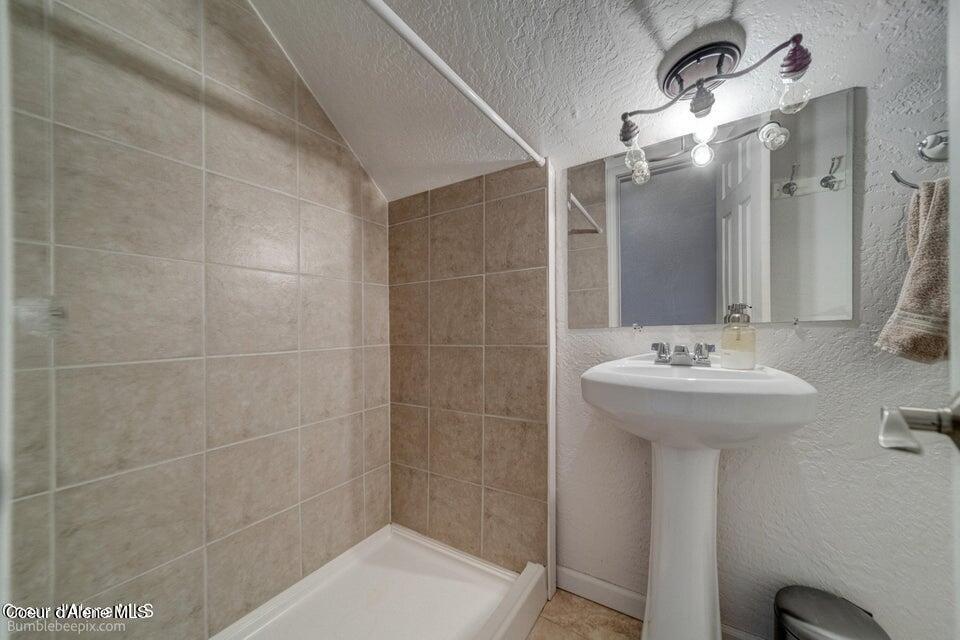571 E CHESAPEAKE CT