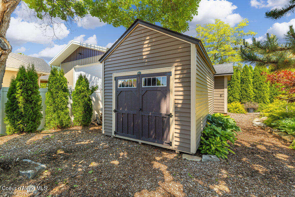 571 E CHESAPEAKE CT