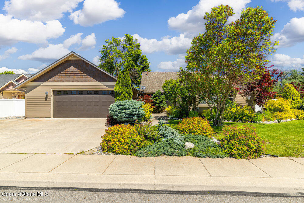 571 E CHESAPEAKE CT