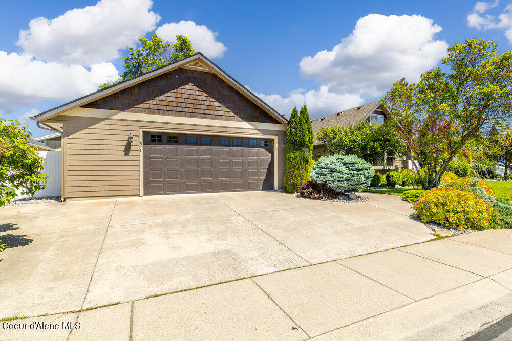 571 E CHESAPEAKE CT