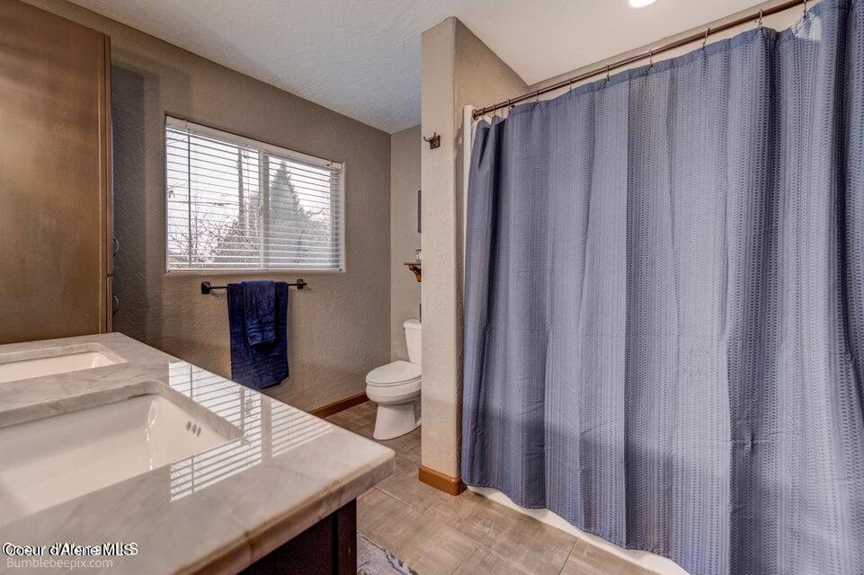 571 E CHESAPEAKE CT
