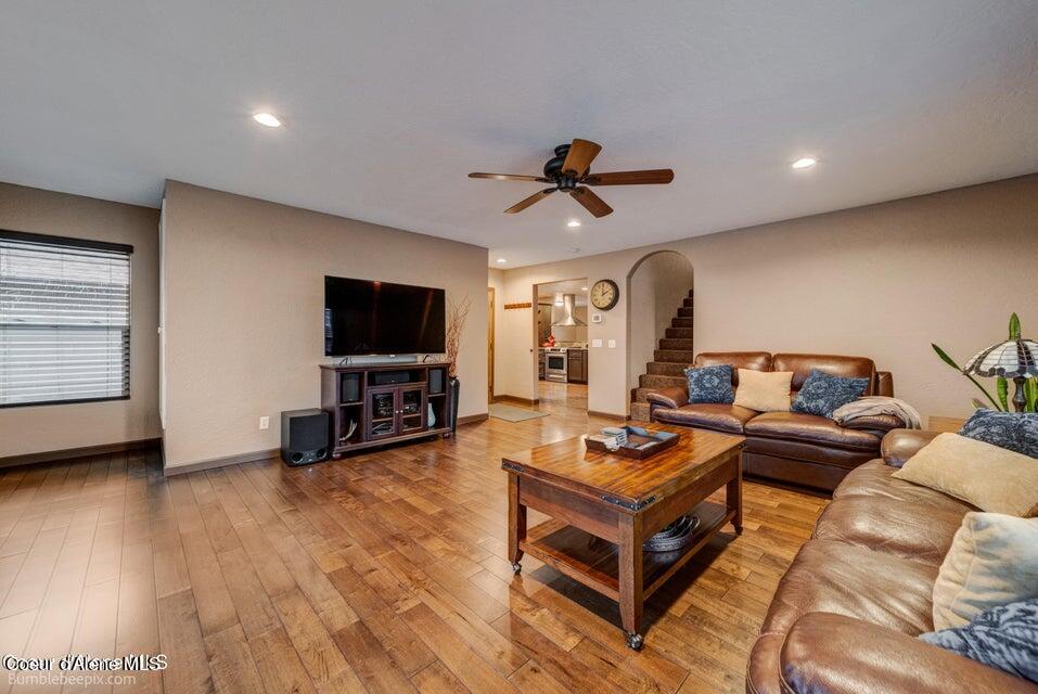 571 E CHESAPEAKE CT