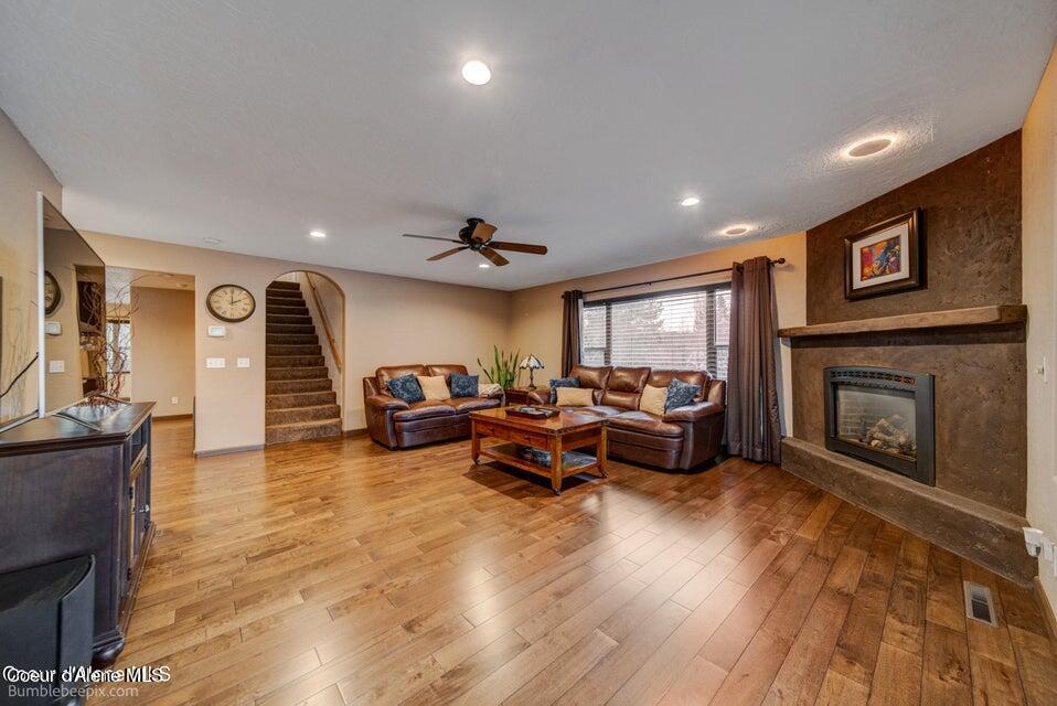 571 E CHESAPEAKE CT