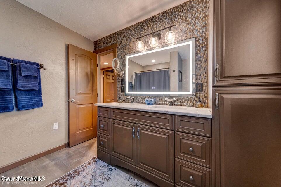 571 E CHESAPEAKE CT