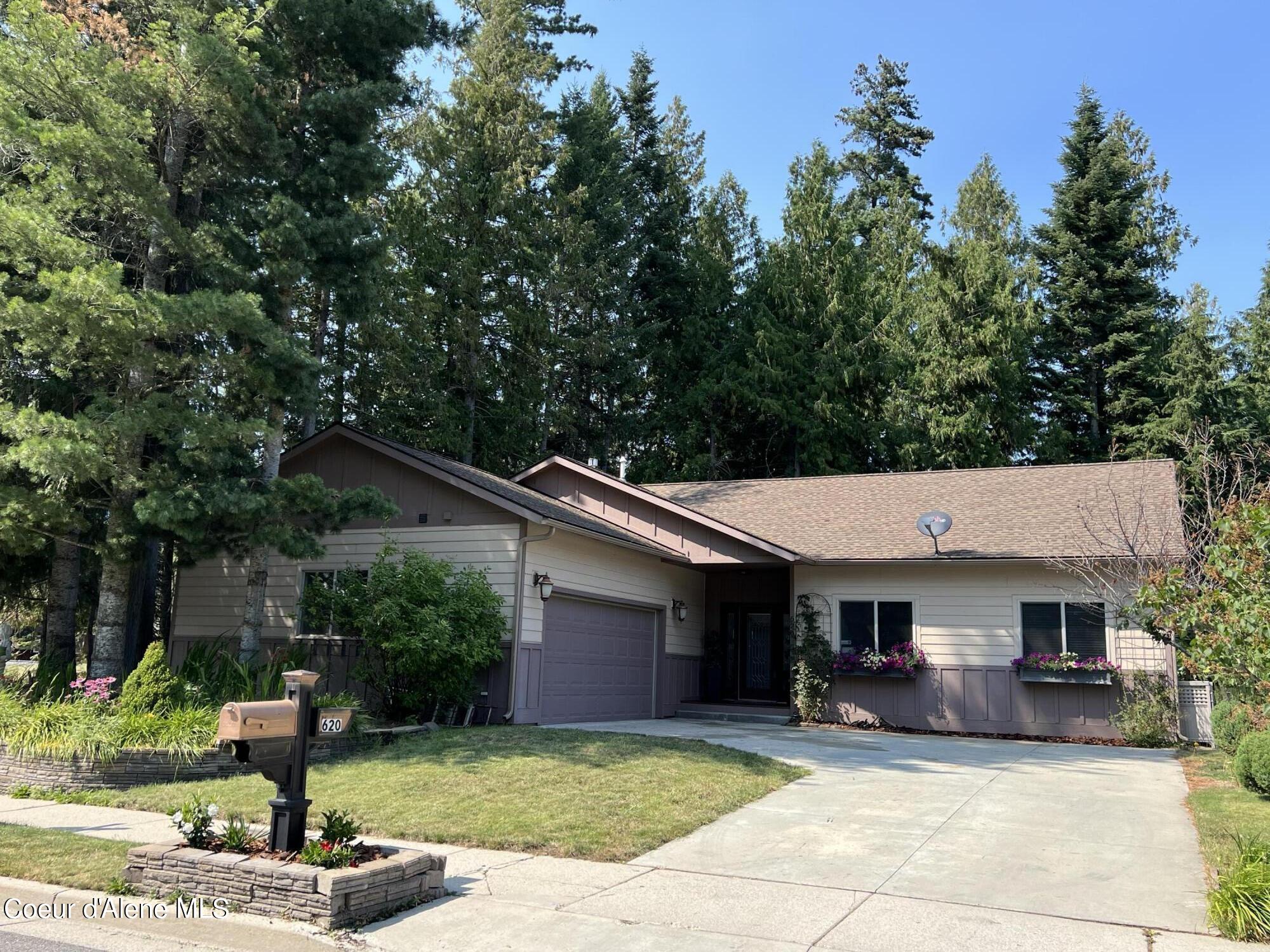 620 Jenny Ln