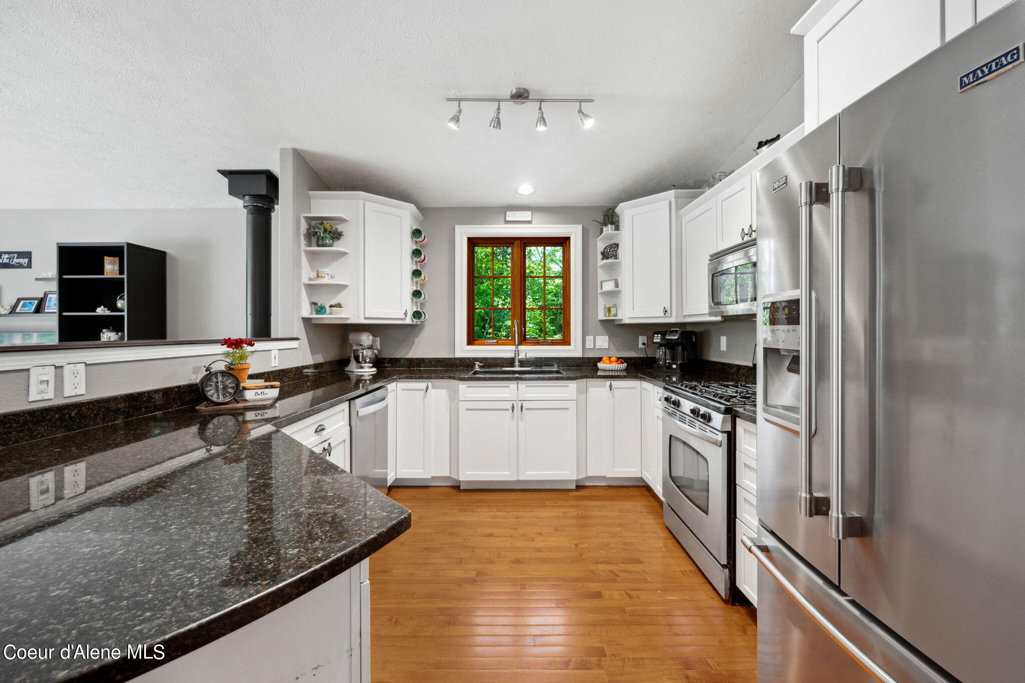 8657 N CLARKVIEW PL