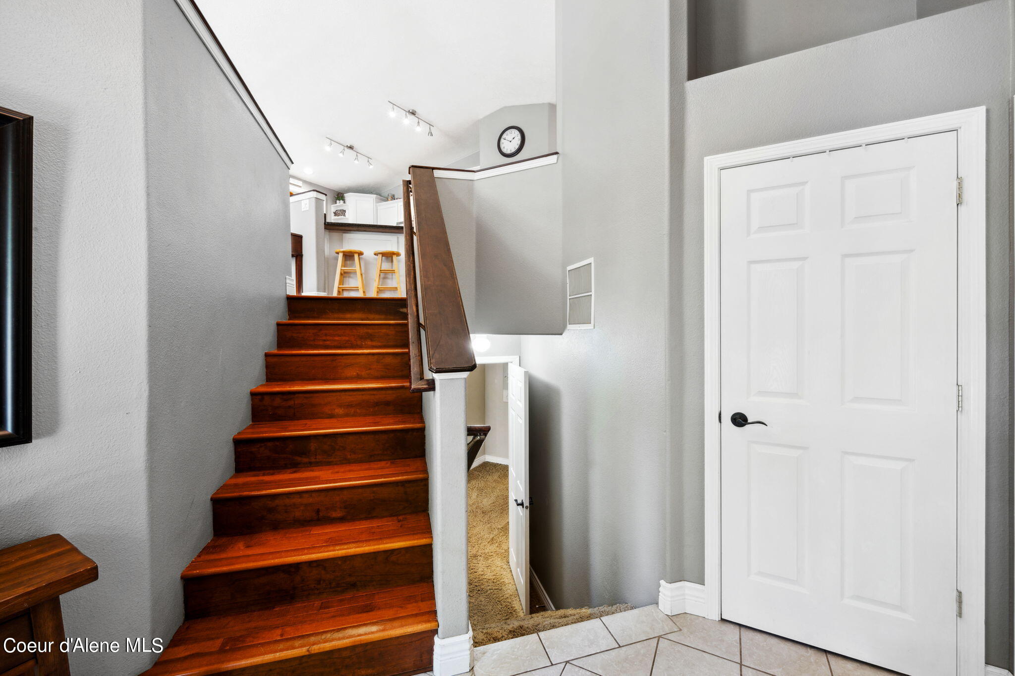 8657 N CLARKVIEW PL