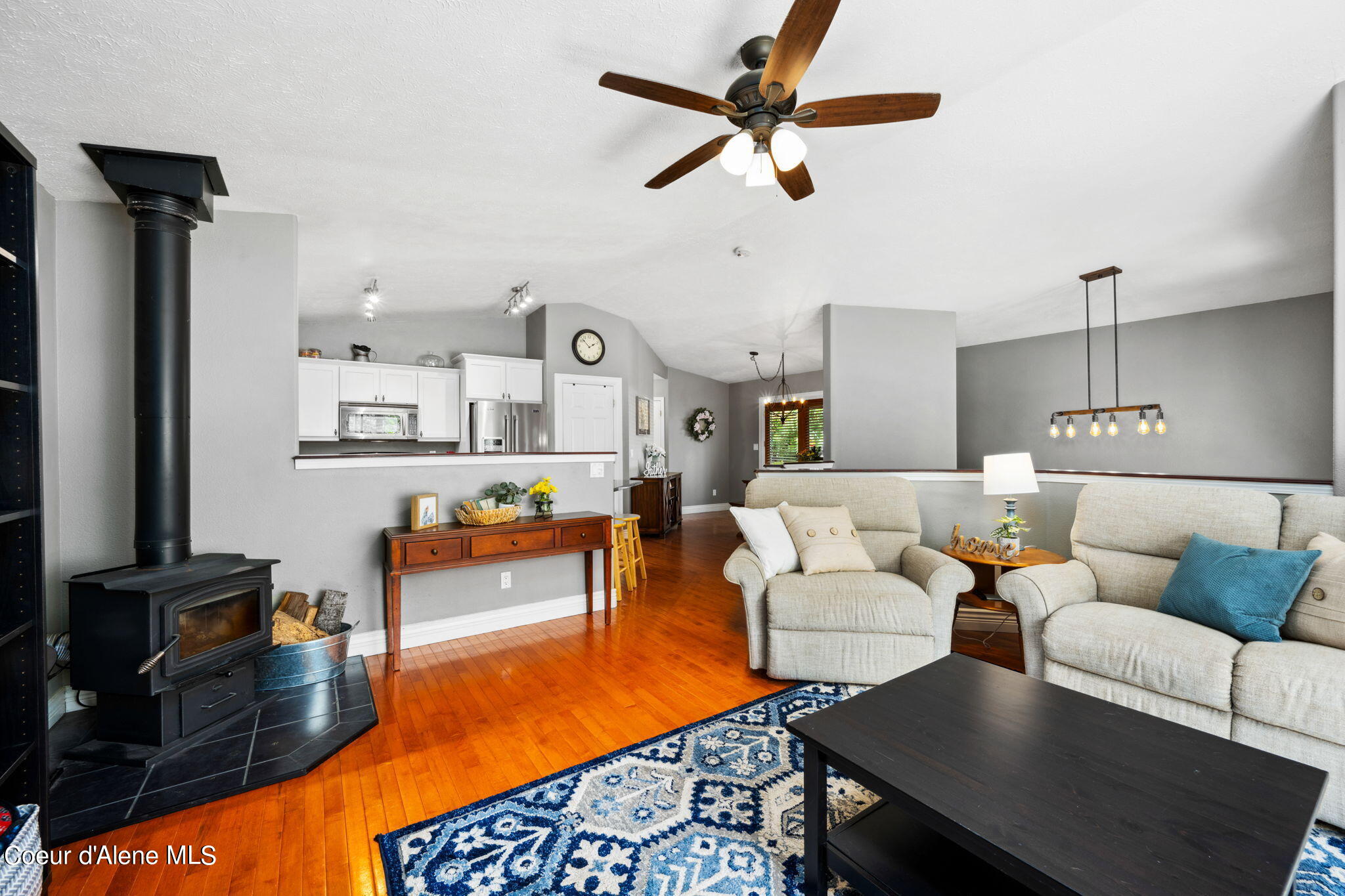 8657 N CLARKVIEW PL