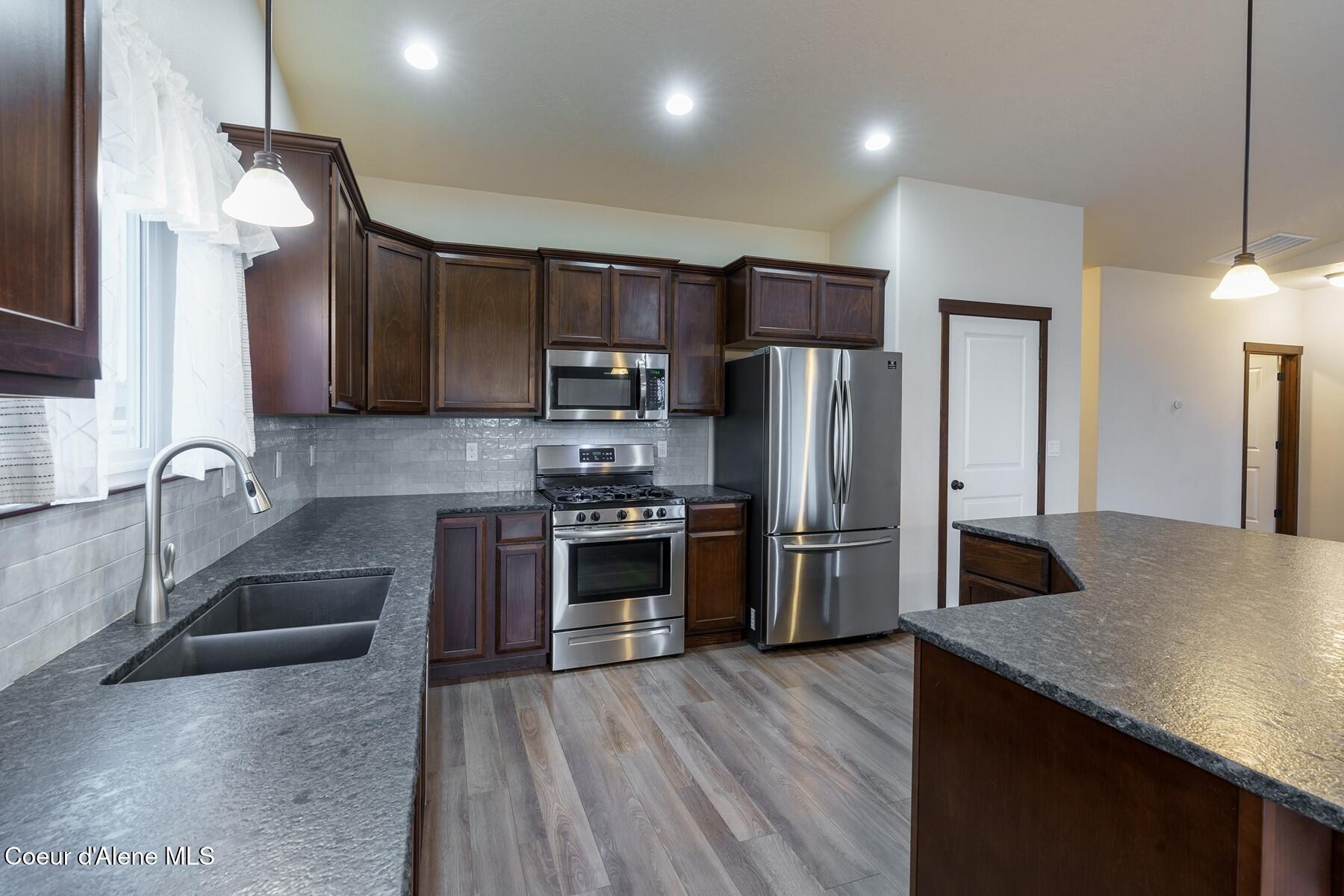 1185 W Wheatland Ave