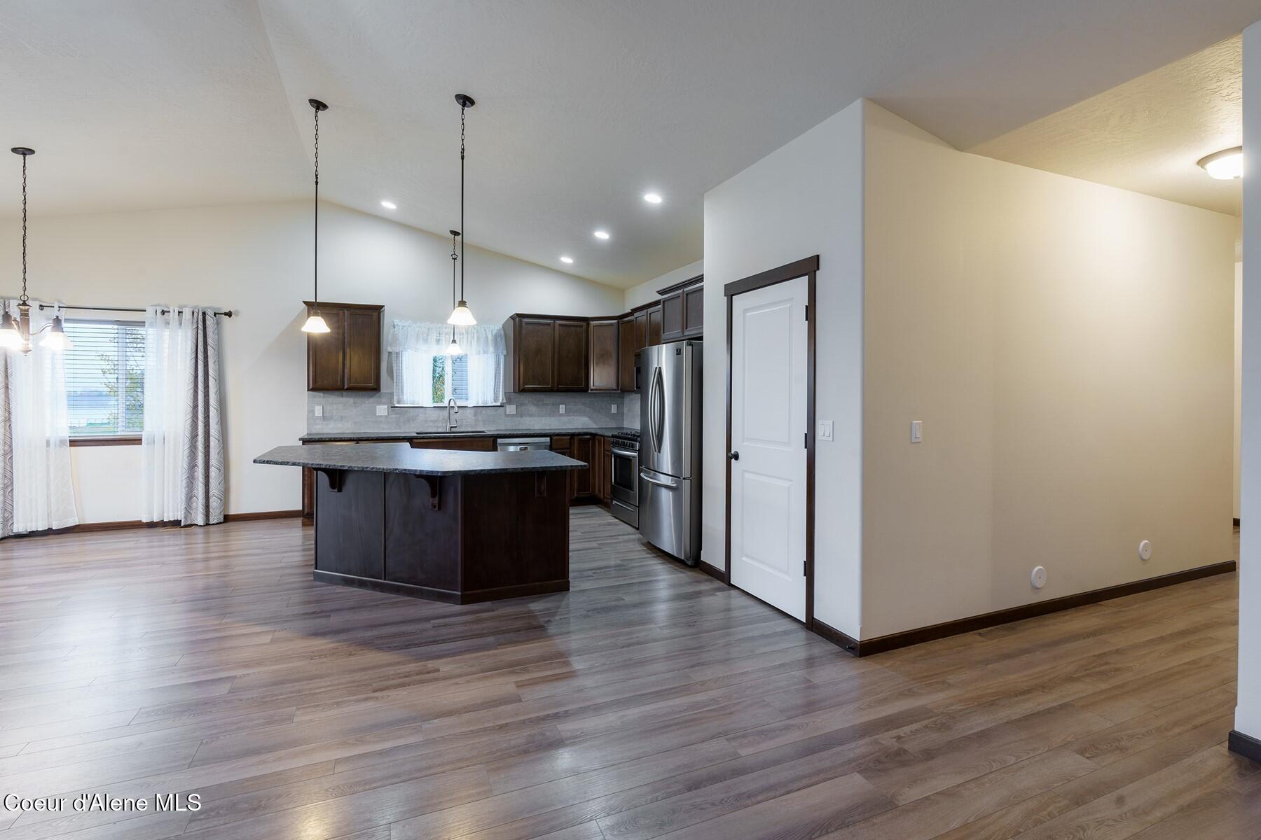 1185 W Wheatland Ave