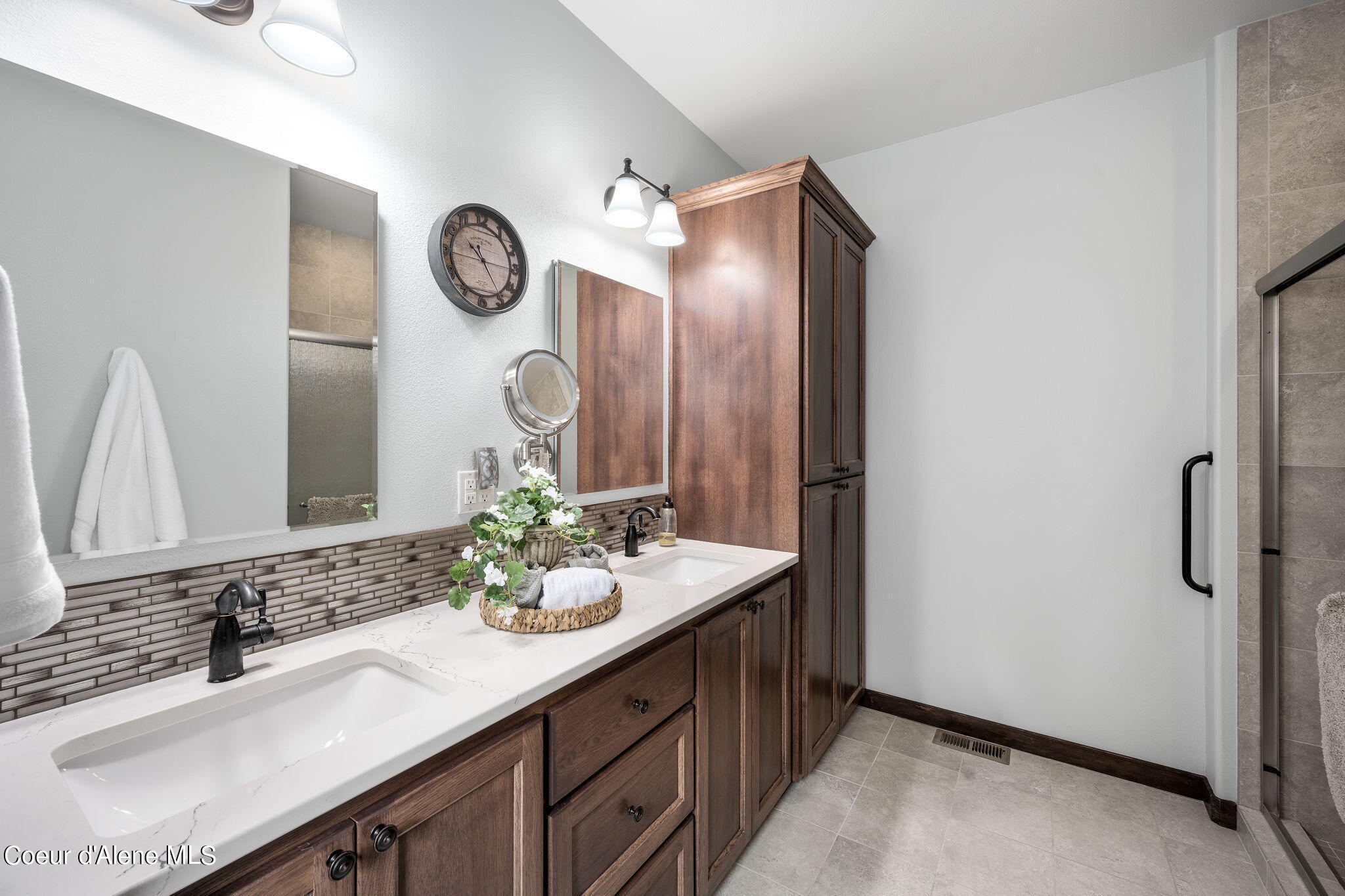 3133 N KIERNAN DR